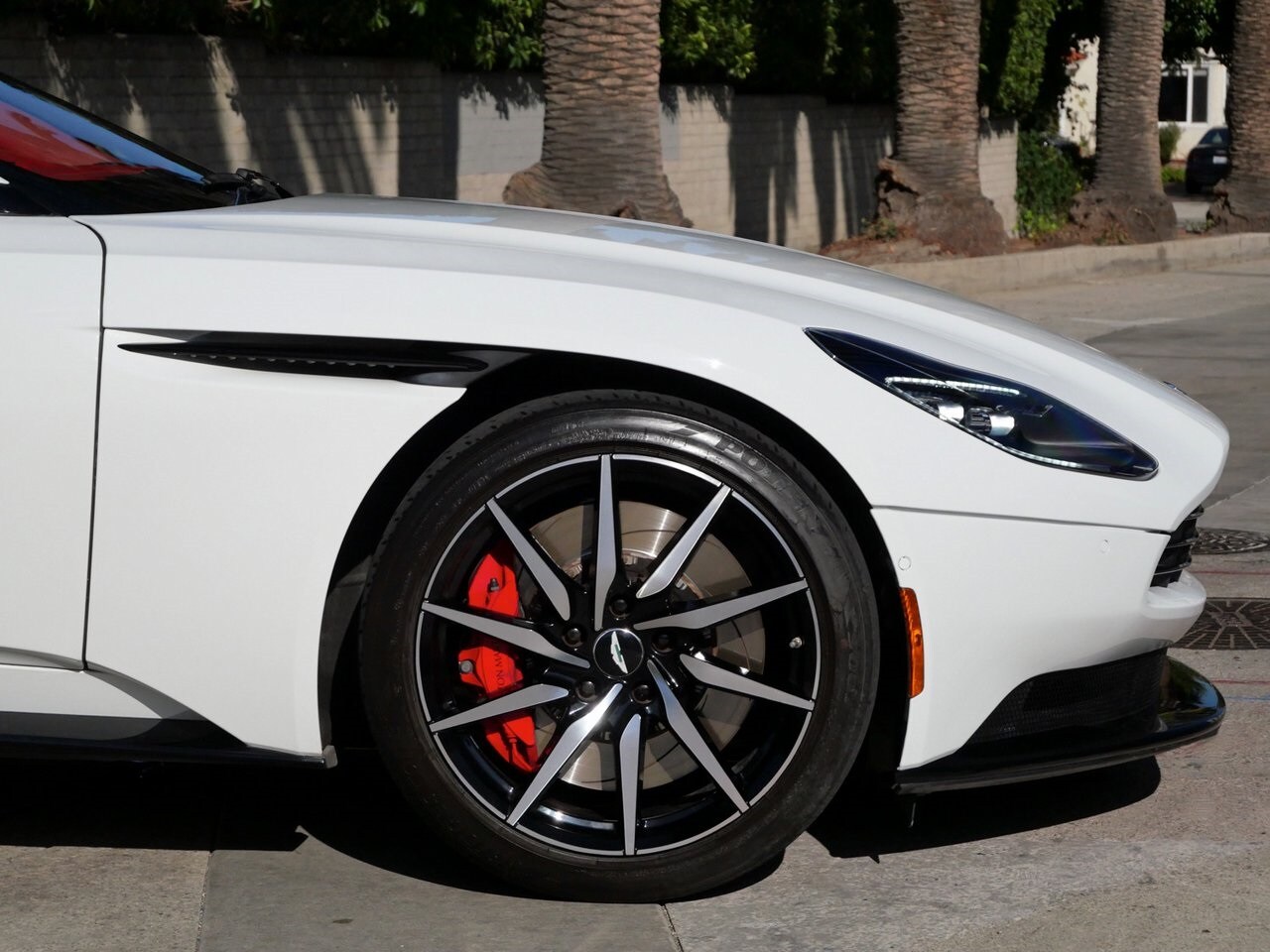 2021 Aston Martin DB11 AM5 photo 4