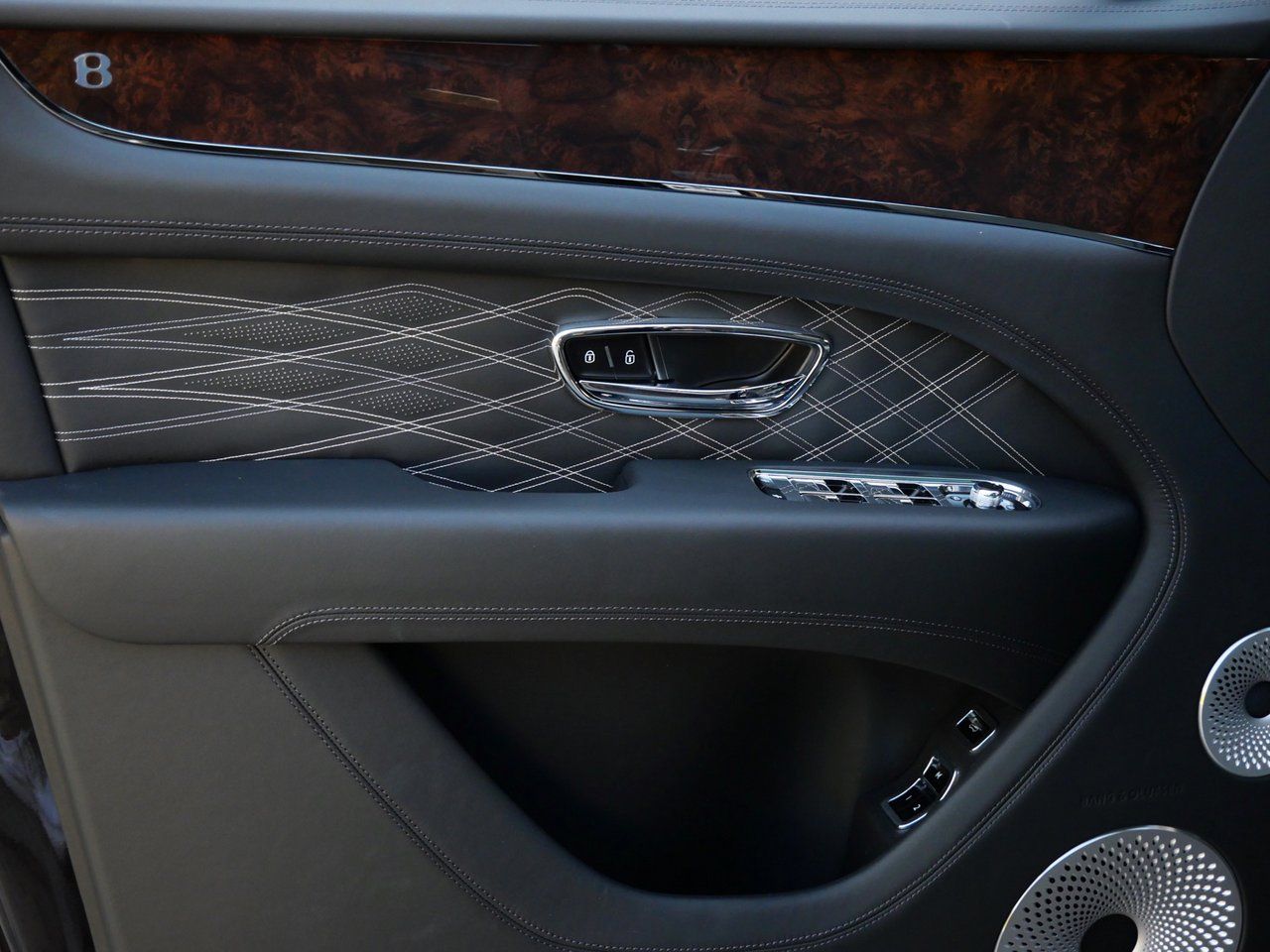 2025 Bentley Bentayga Mulliner - Photo 16