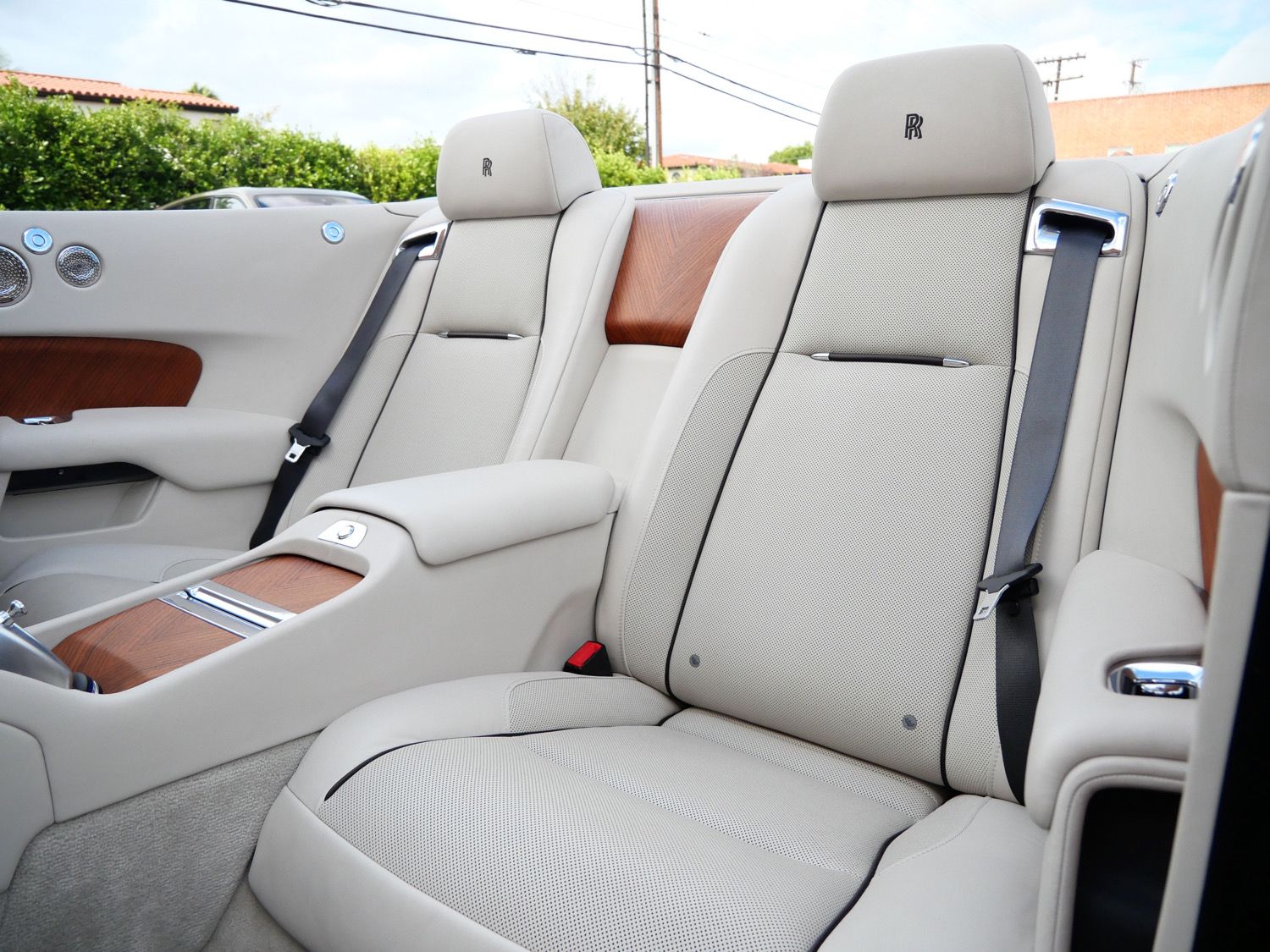 2017 Rolls-Royce Dawn photo 3