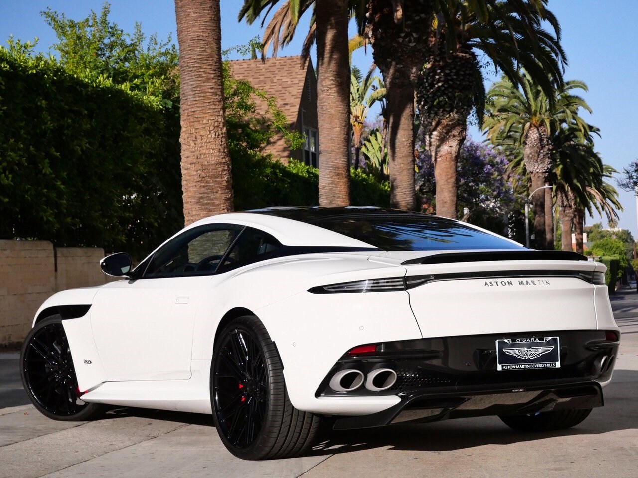 2023 Aston Martin DBS photo 2