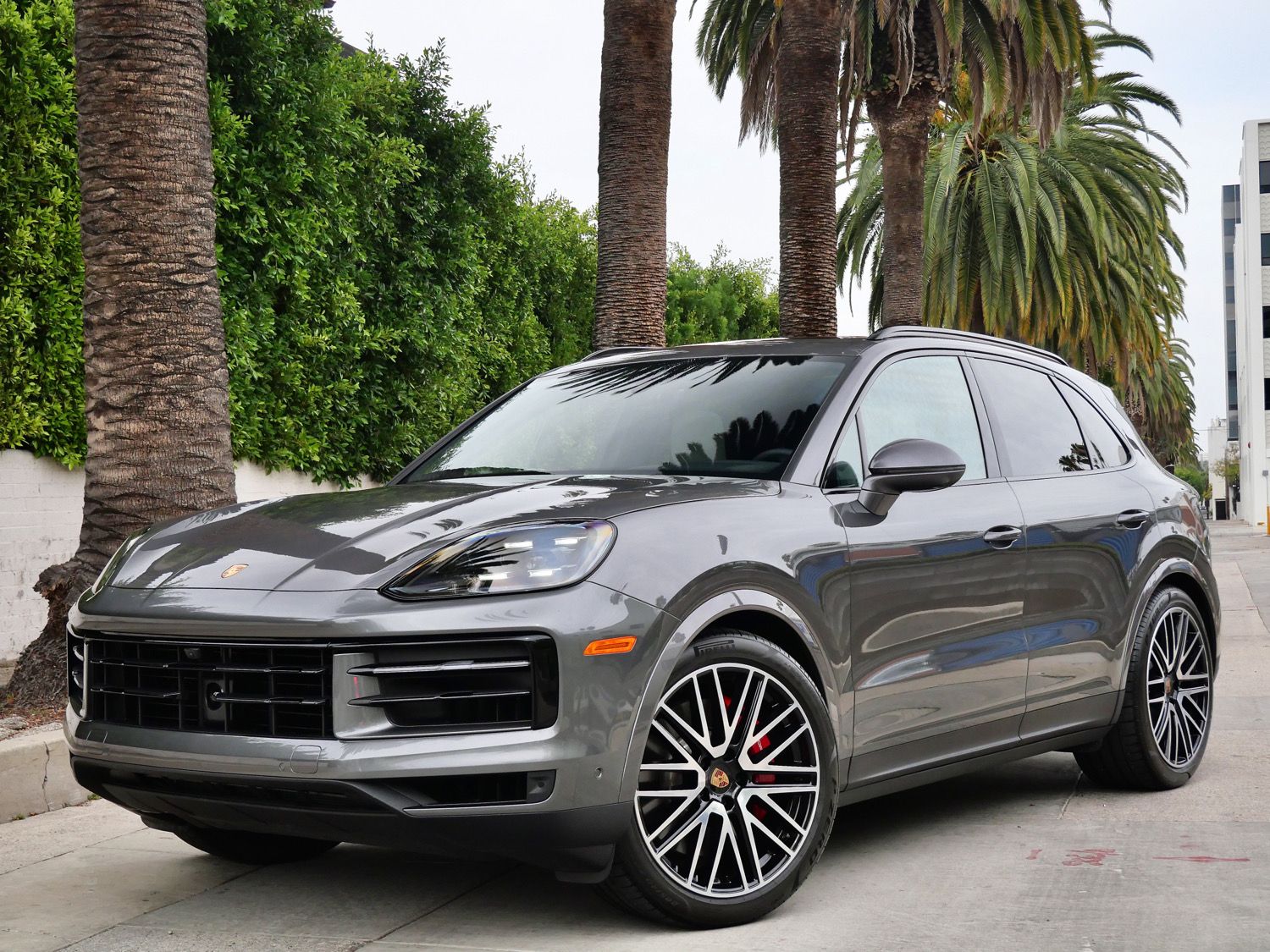 2025 Porsche Cayenne S photo 2