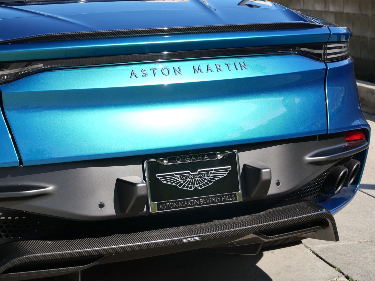 2020 Aston Martin DBS Superleggera photo 3