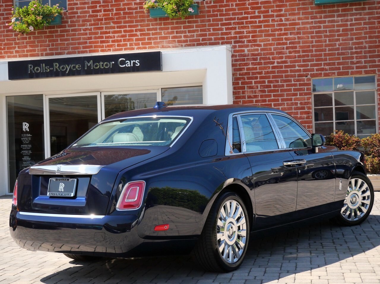 2025 Rolls Royce Phantom RR photo 2