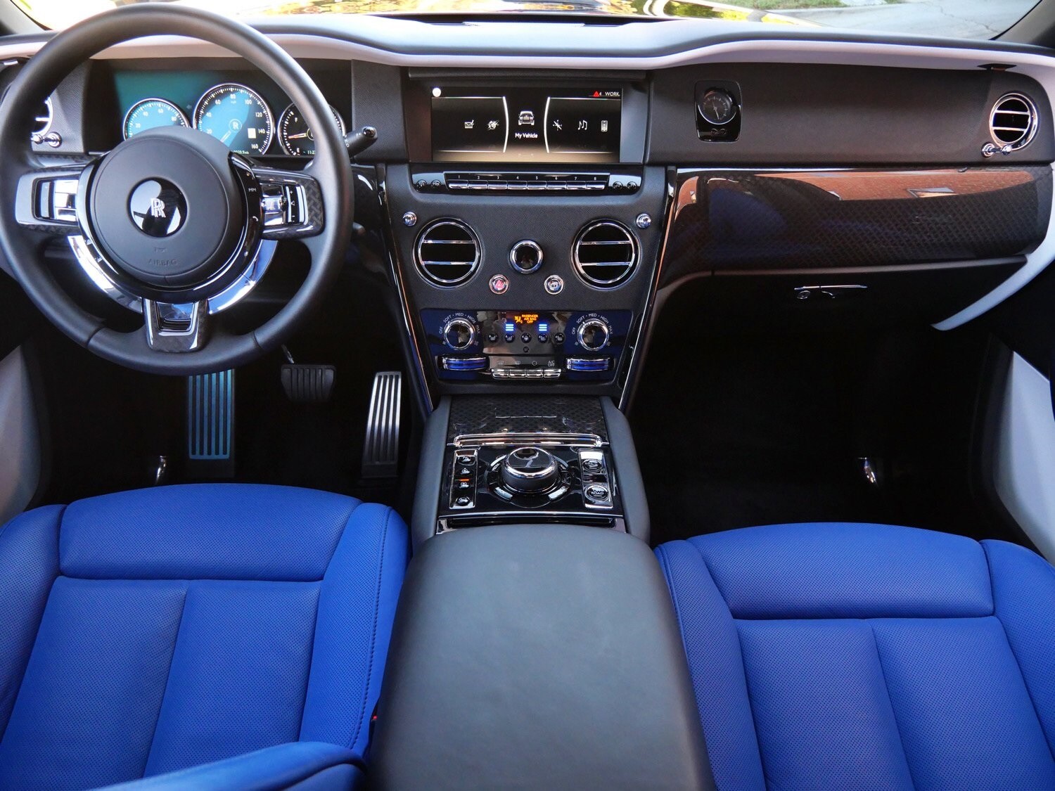 2024 Rolls Royce Cullinan Black Badge photo 4