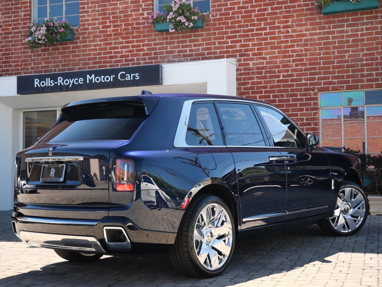 2025 Rolls Royce Cullinan RR photo 2
