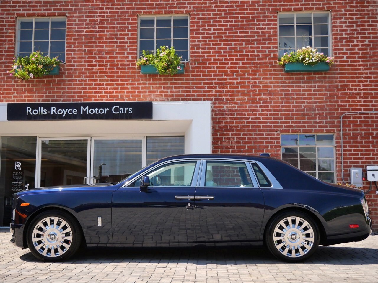 2025 Rolls Royce Phantom RR photo 3