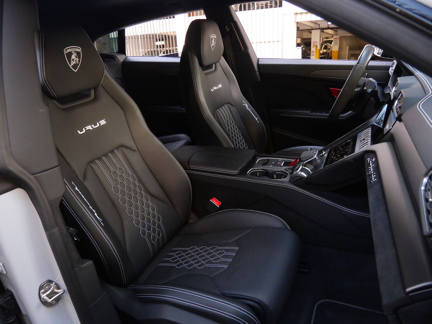 2024 Lamborghini Urus Performante photo 3