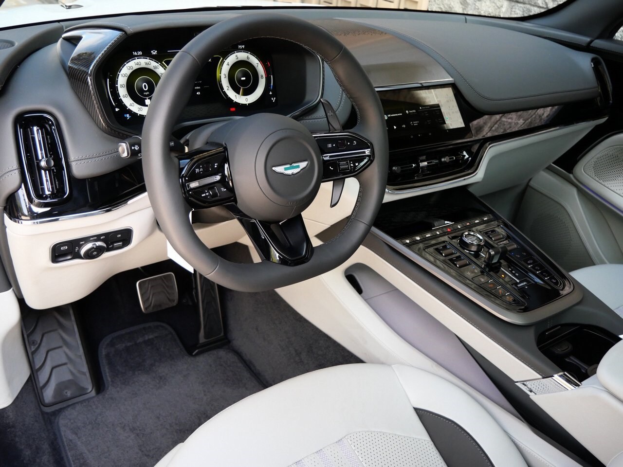 2025 Aston Martin DBX AM8 DBX707 photo 3