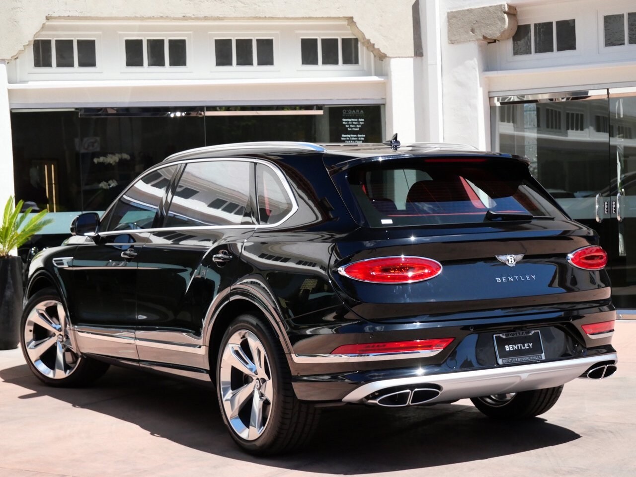 2024 Bentley Bentayga EWB photo 3