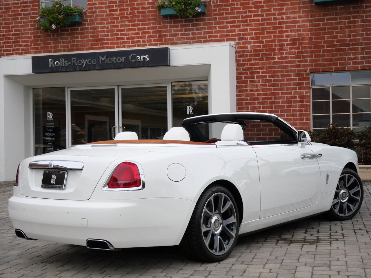 2017 Rolls Royce Dawn RR6 photo 2