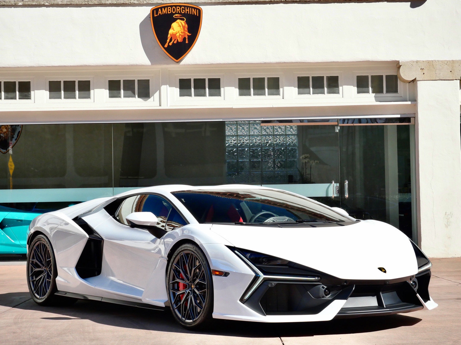  Lamborghini Revuelto