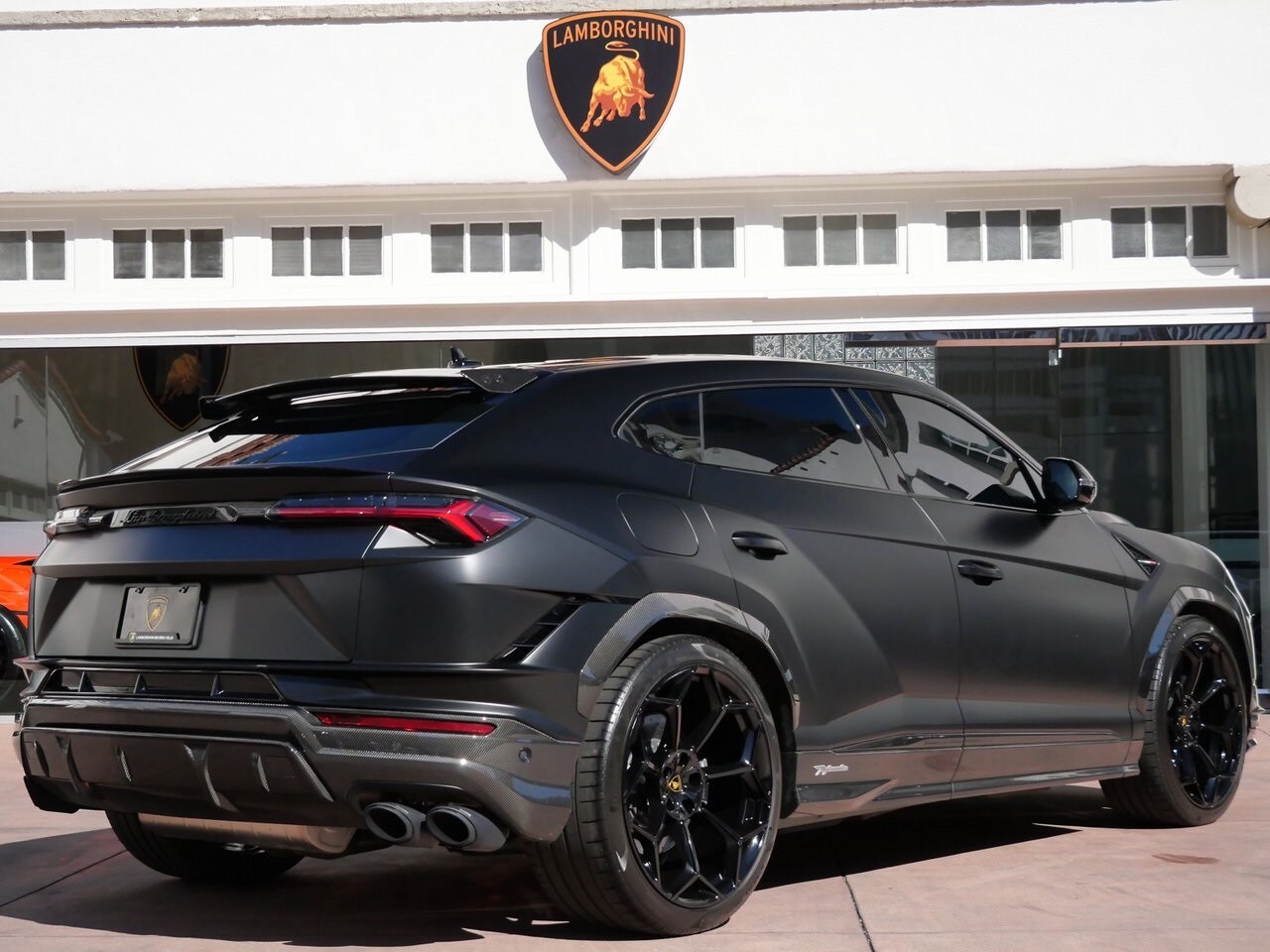 2024 Lamborghini Urus Performante photo 2