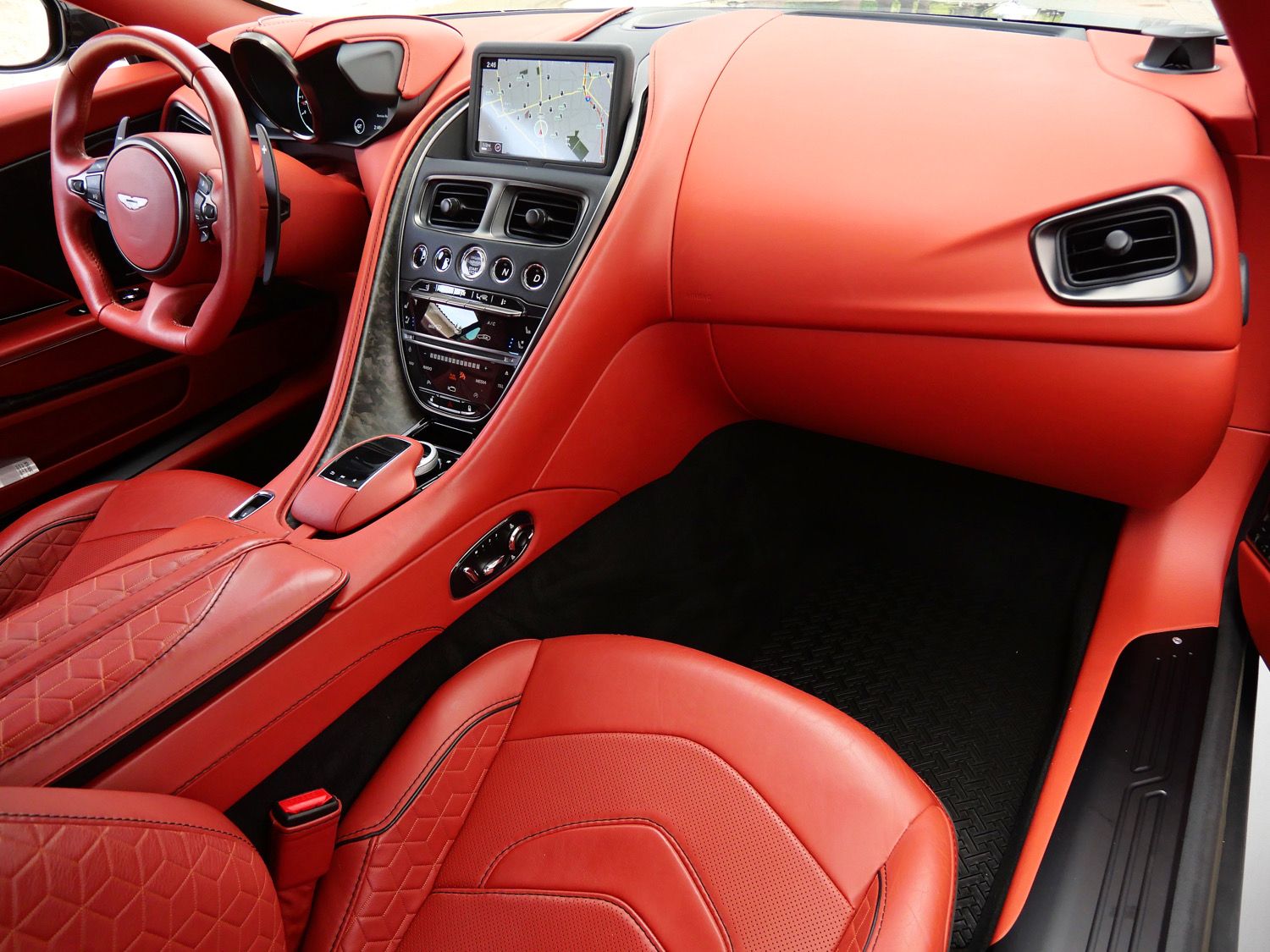 2019 Aston Martin DBS Superleggera photo 2