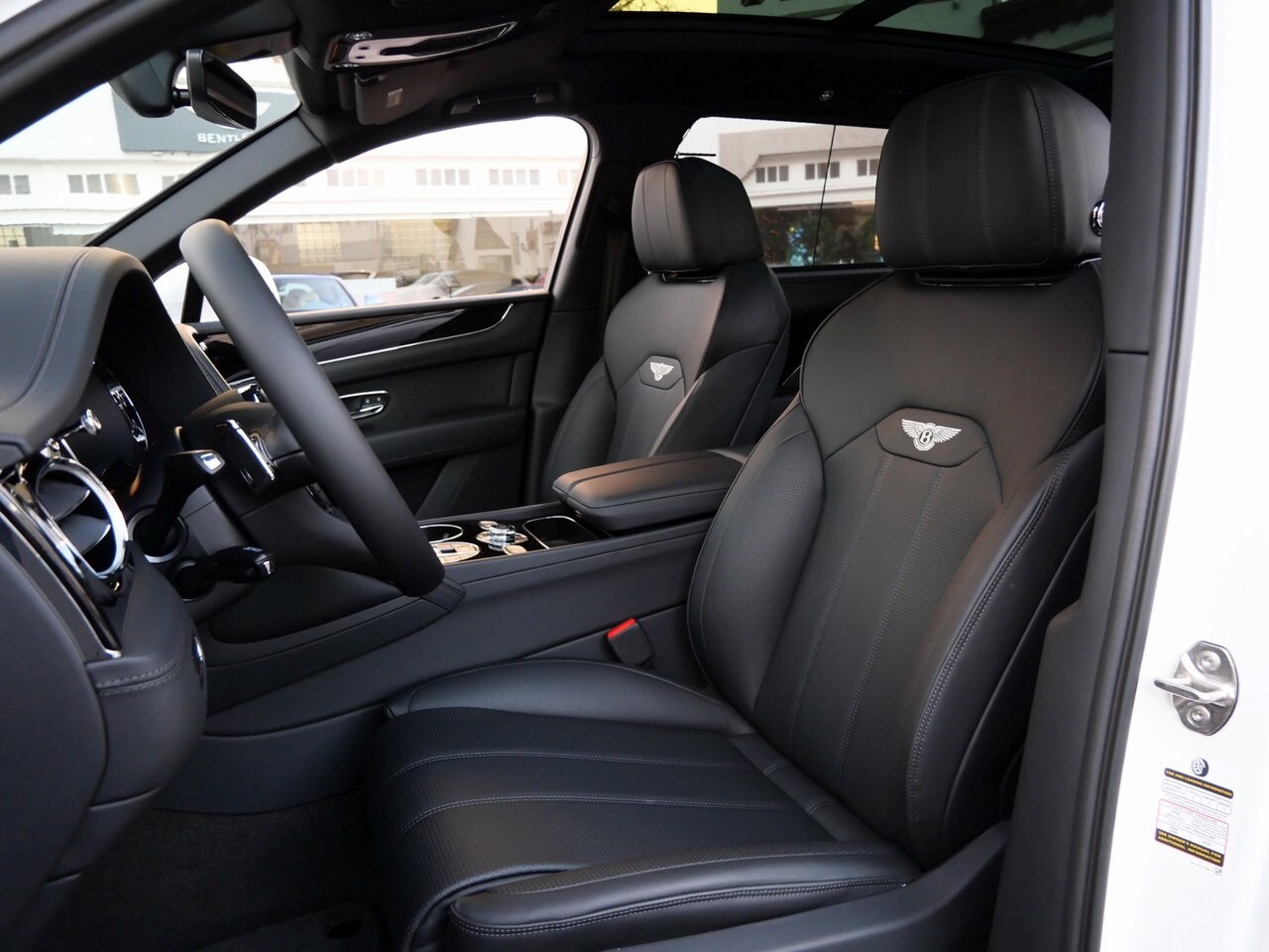 2024 Bentley Bentayga EWB photo 2