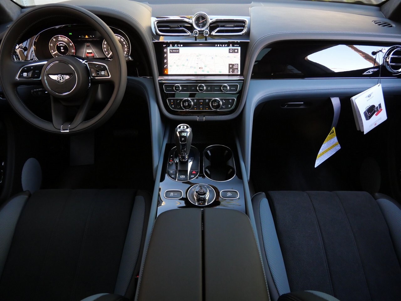 2025 Bentley Bentayga S photo 4