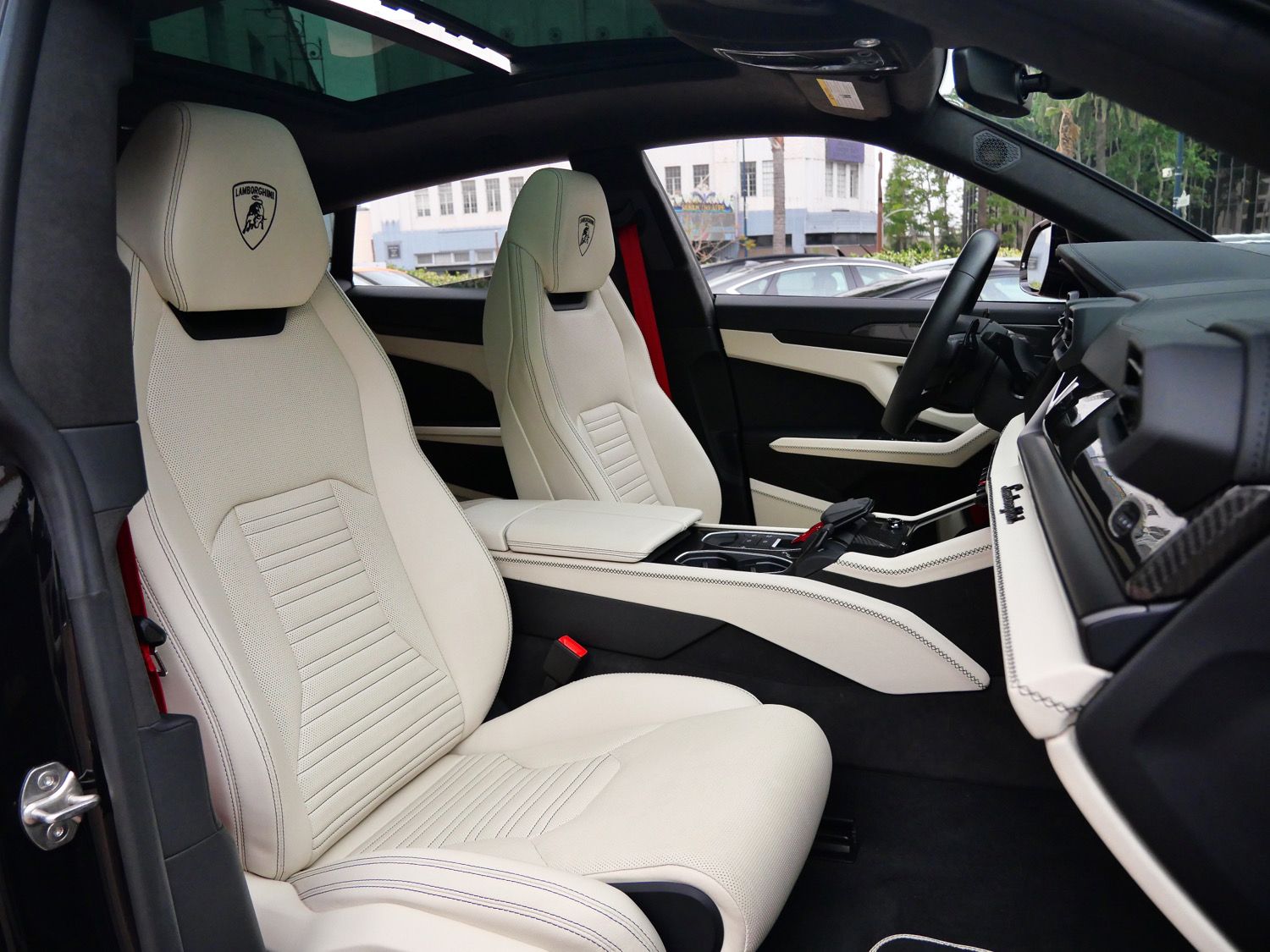 2025 Lamborghini Urus SE photo 3