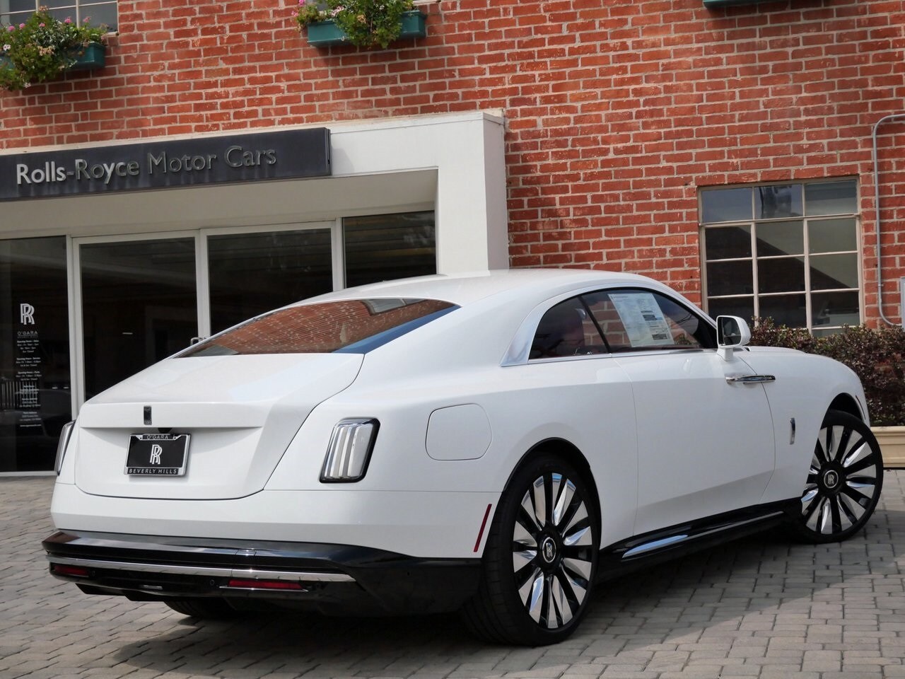 2025 Rolls Royce Spectre photo 2