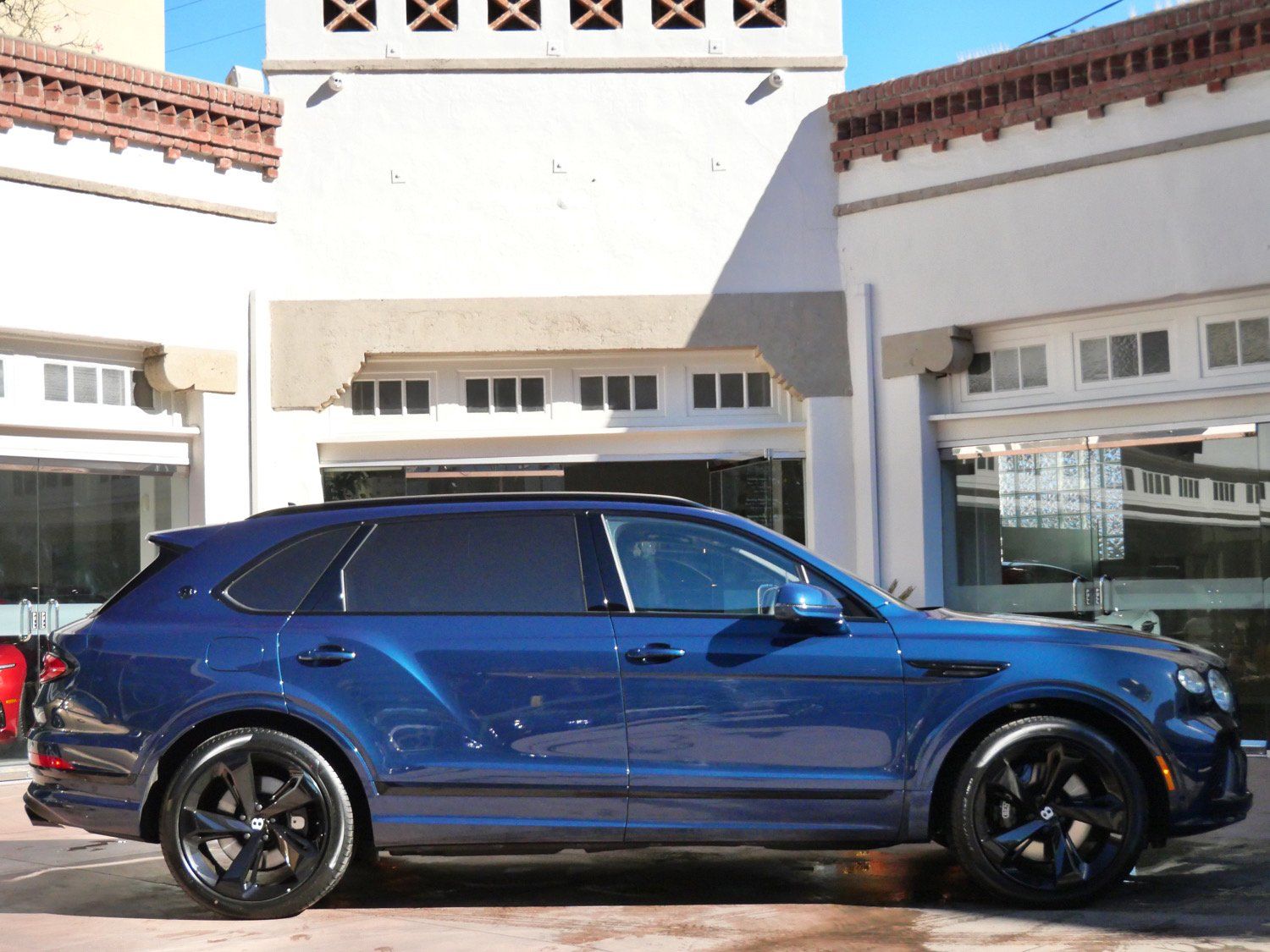 2025 Bentley Bentayga EWB photo 4