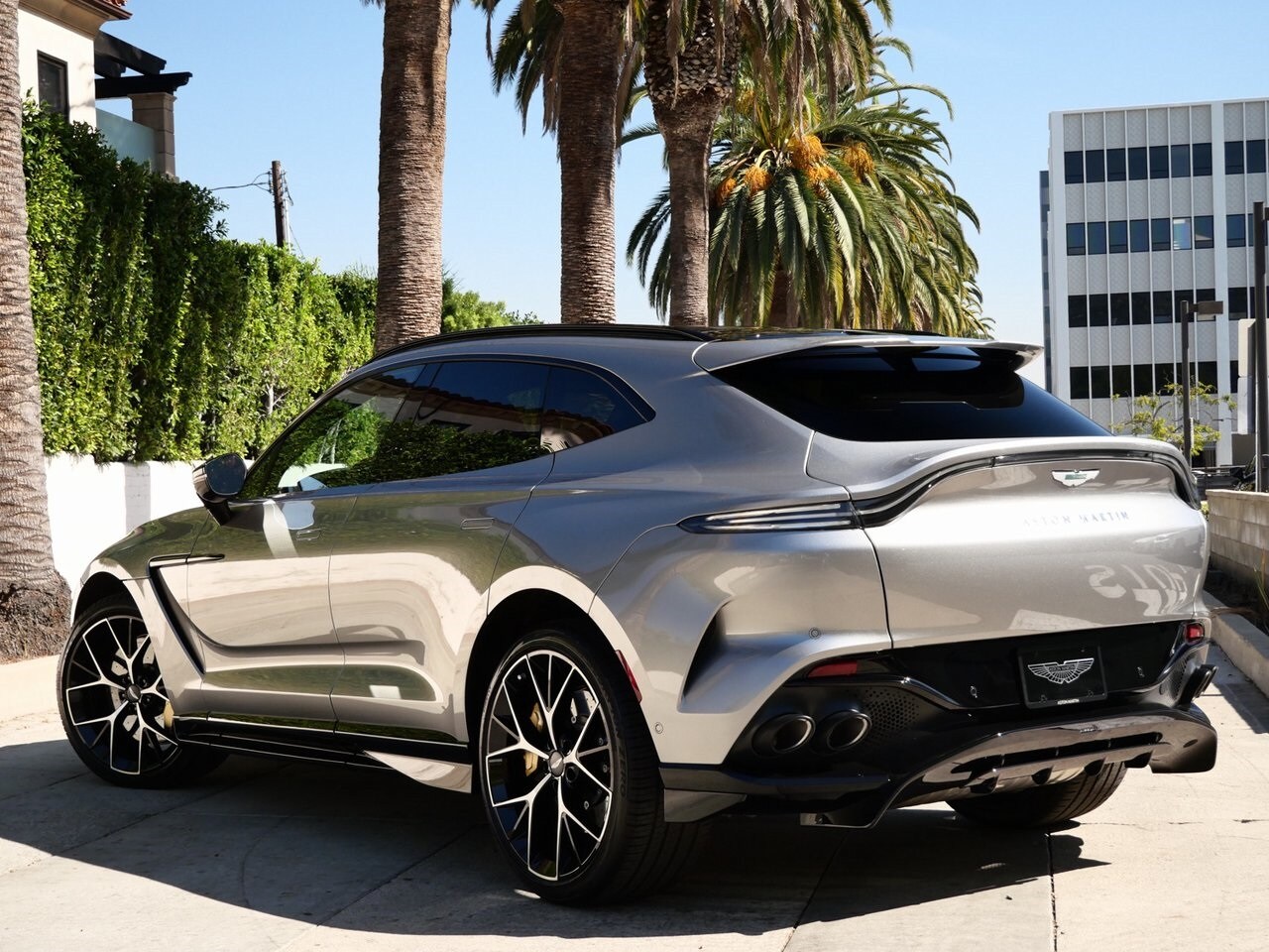 2025 Aston Martin DBX AM8 DBX707 photo 2