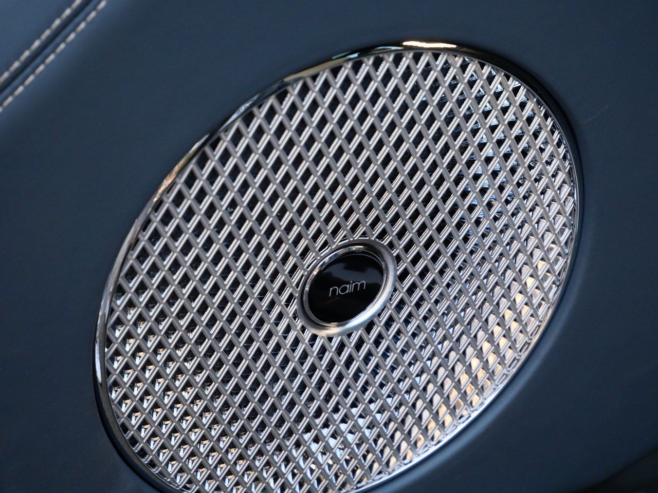 2025 Bentley Bentayga - Photo 15