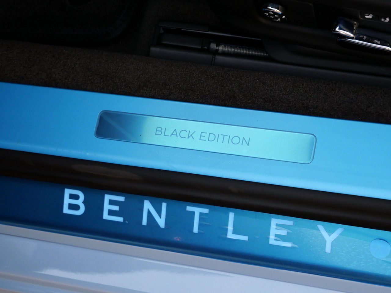 2025 Bentley Continental GT Black Edition - Photo 18