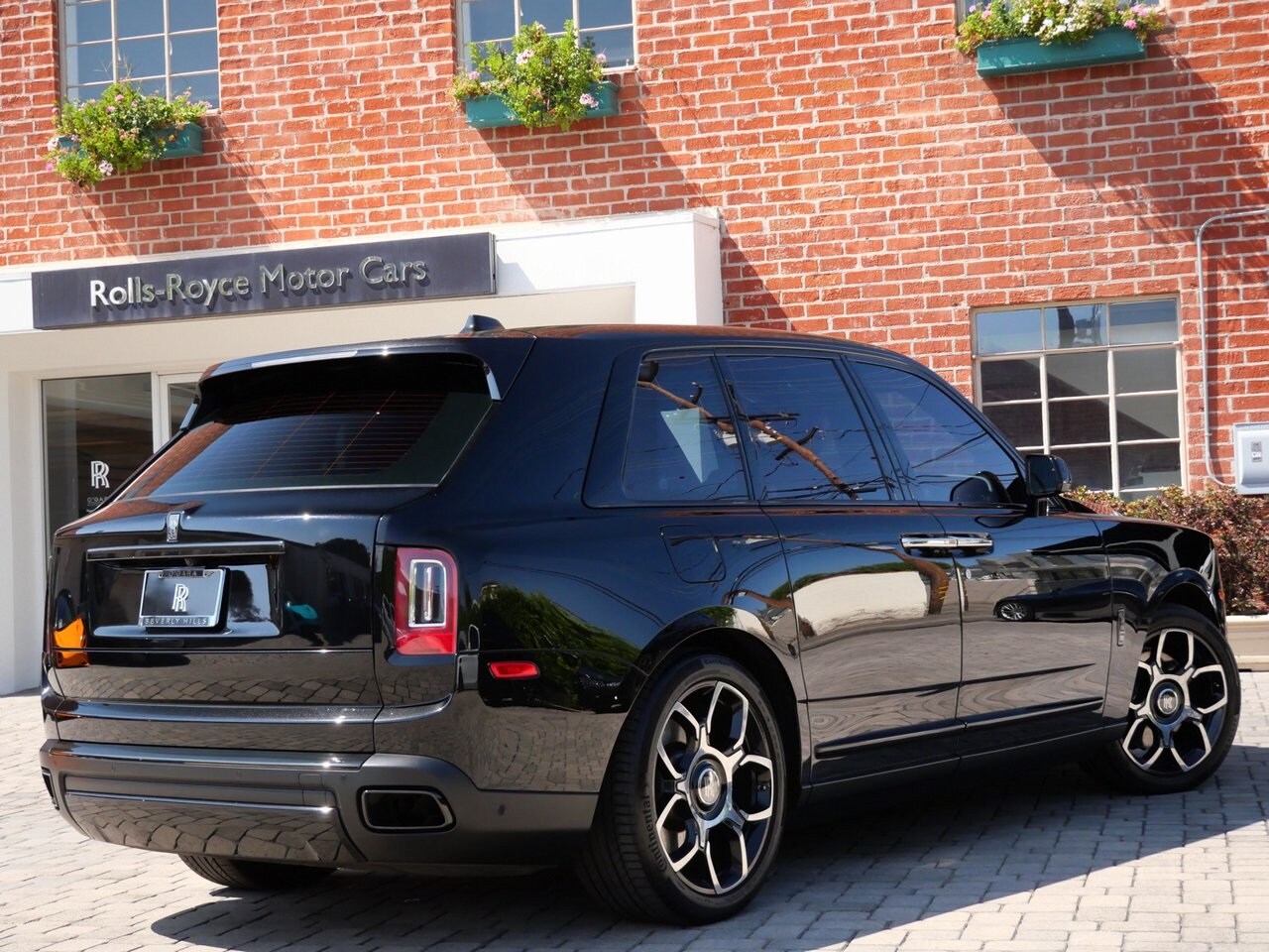 2022 Rolls Royce Cullinan Black Badge photo 2