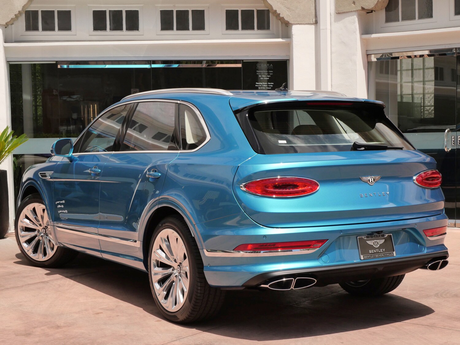 2024 Bentley Bentayga Azure photo 3