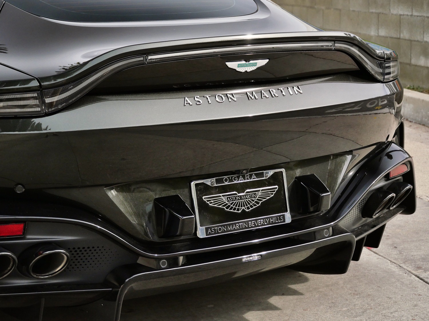 2025 Aston Martin Vantage photo 3