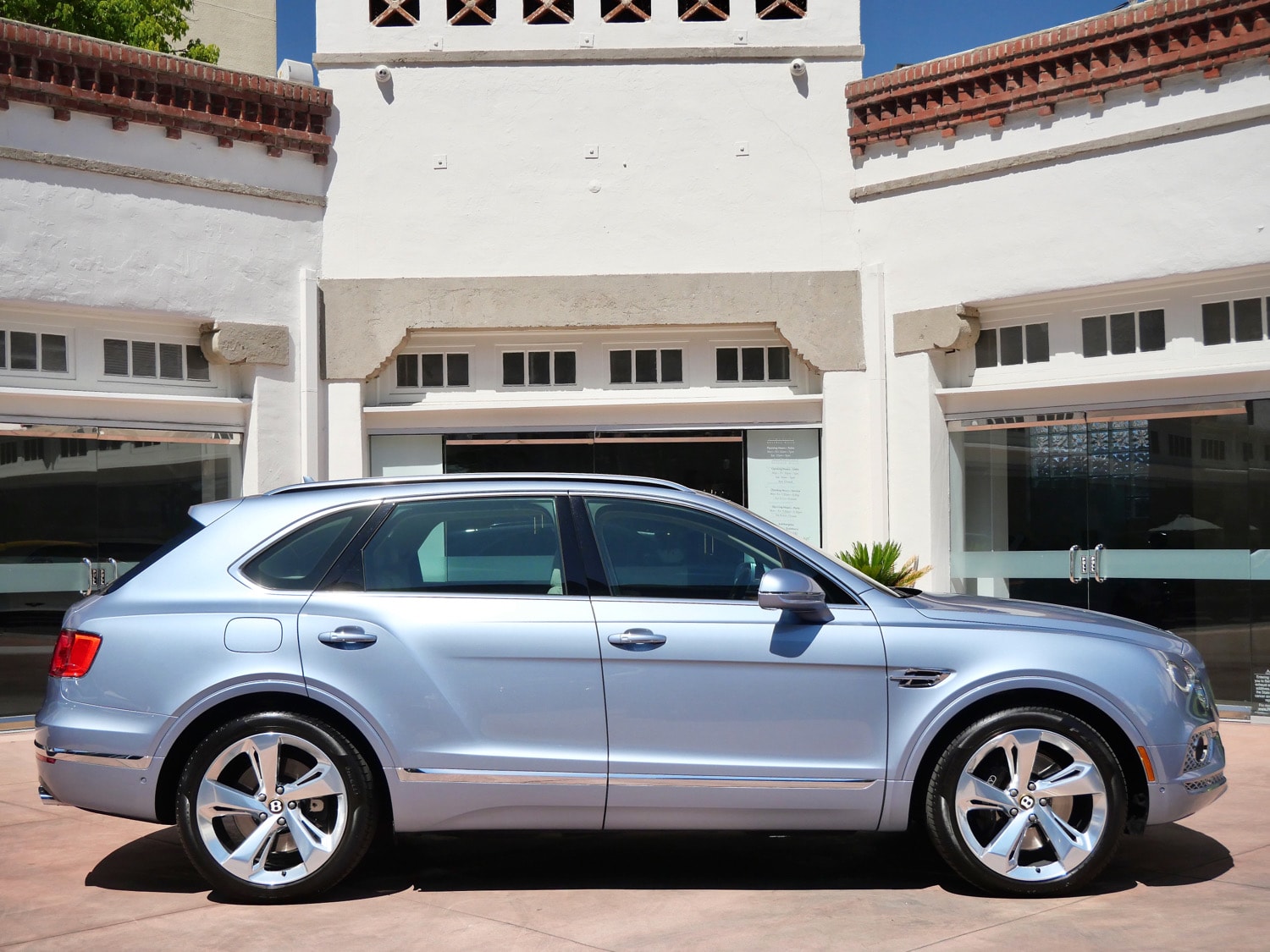 2019 Bentley Bentayga V8 photo 4