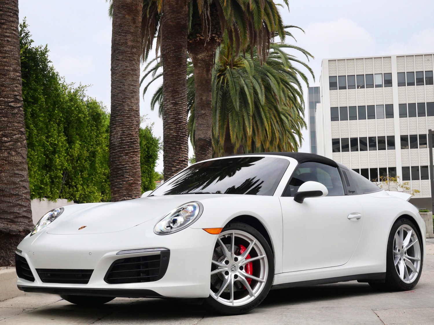 2019 Porsche 911 Targa 4S photo 2