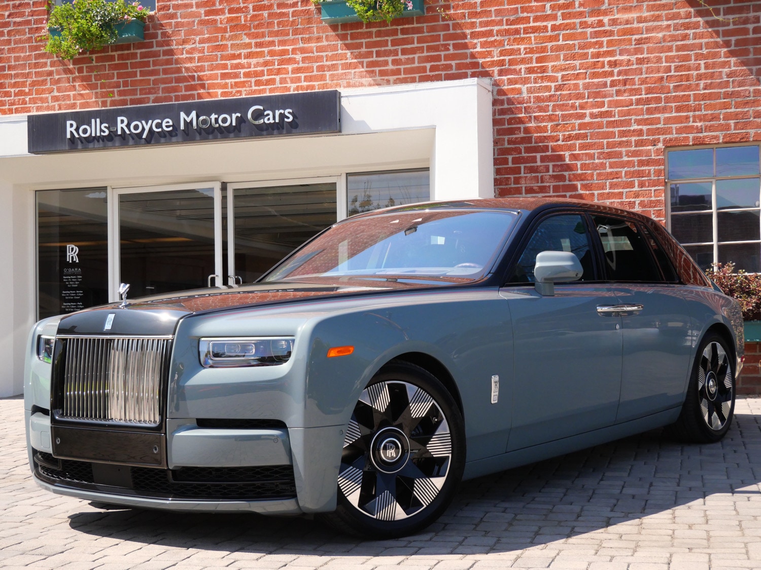 2023 Rolls-Royce Phantom Sedan 