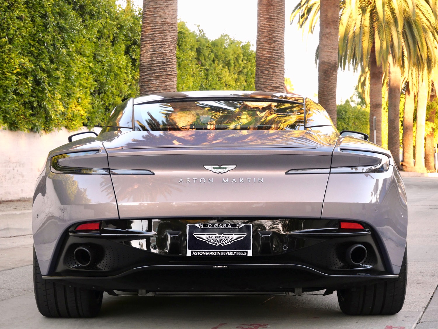 2023 Aston Martin DB11 photo 3