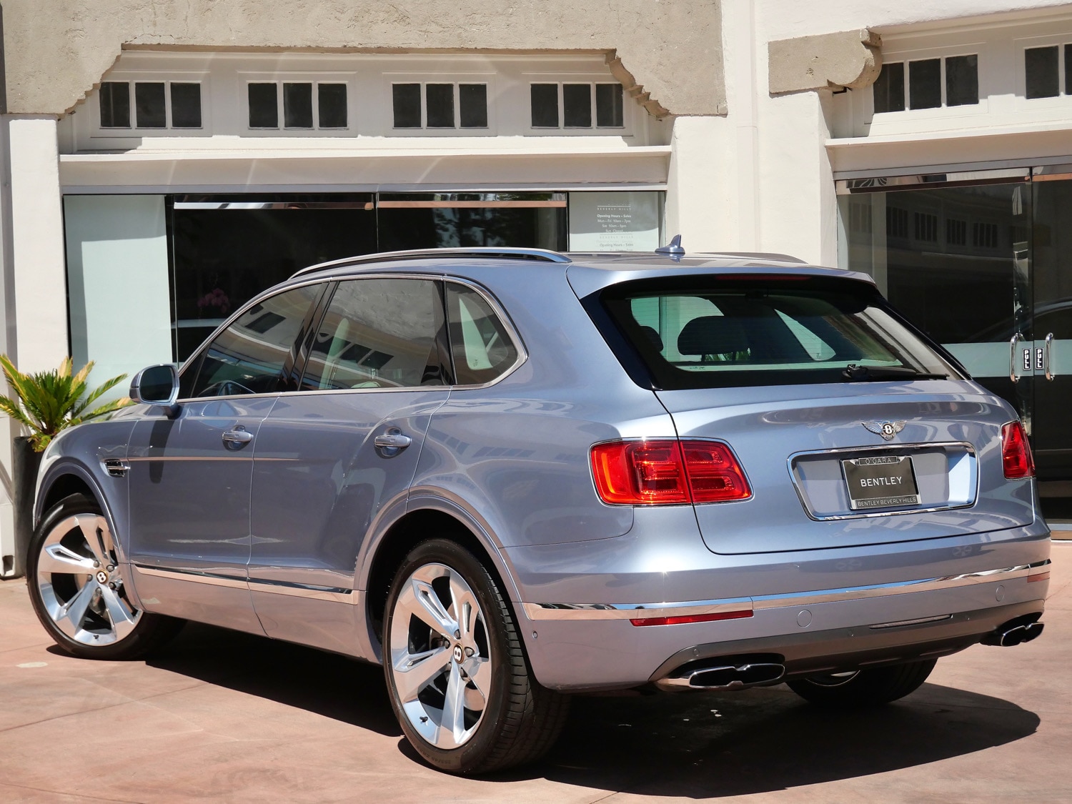 2019 Bentley Bentayga V8 photo 2