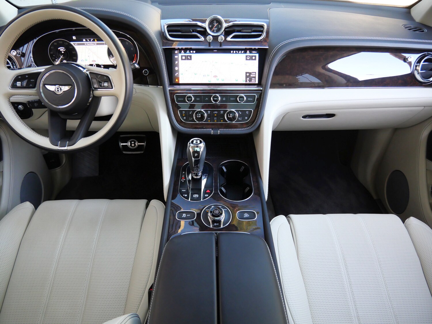 2022 Bentley Bentayga V8 photo 3
