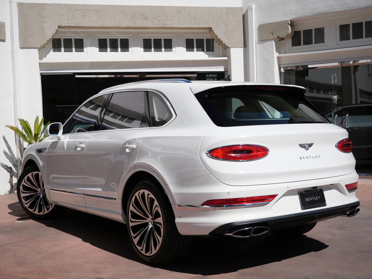 2022 Bentley Bentayga V8 photo 2