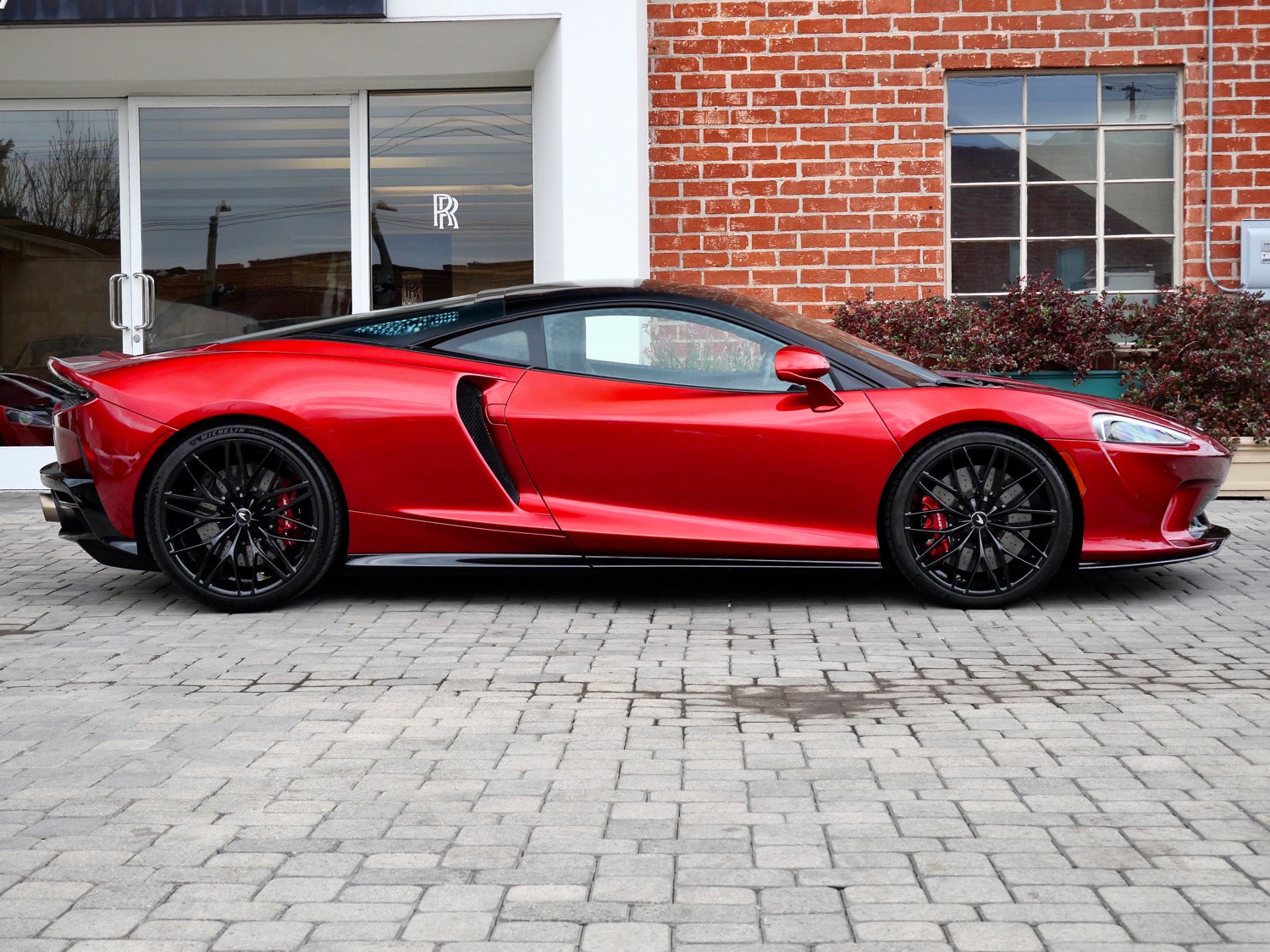 2022 McLaren GT photo 2