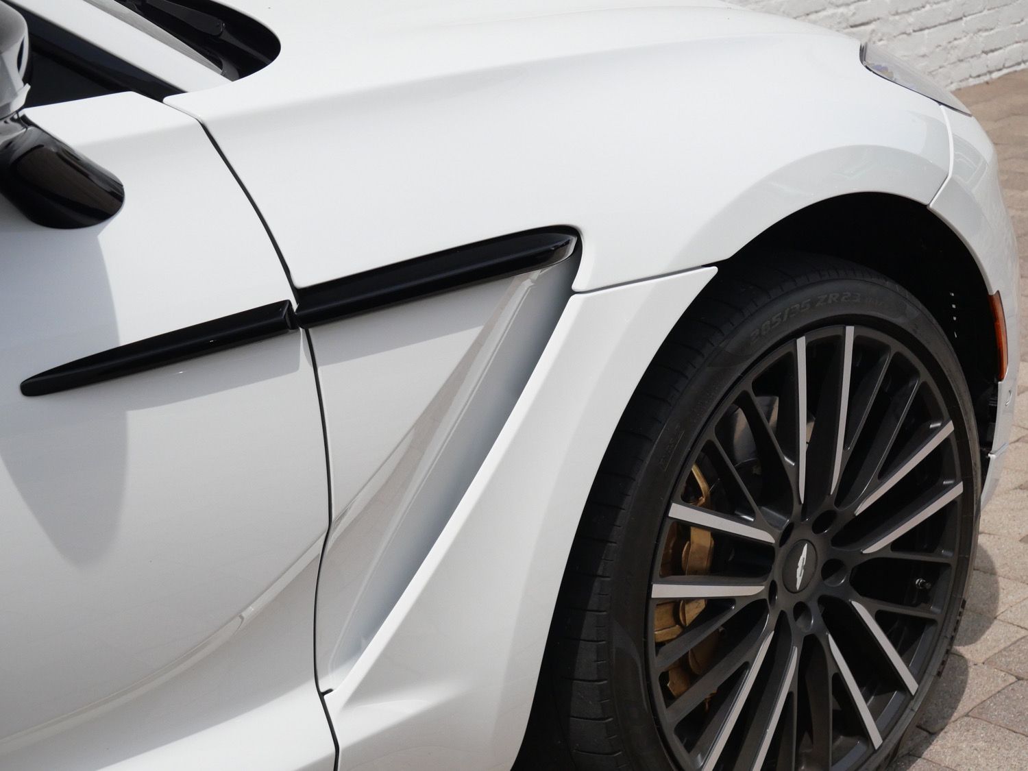 2023 Aston Martin DBX Base - Photo 10