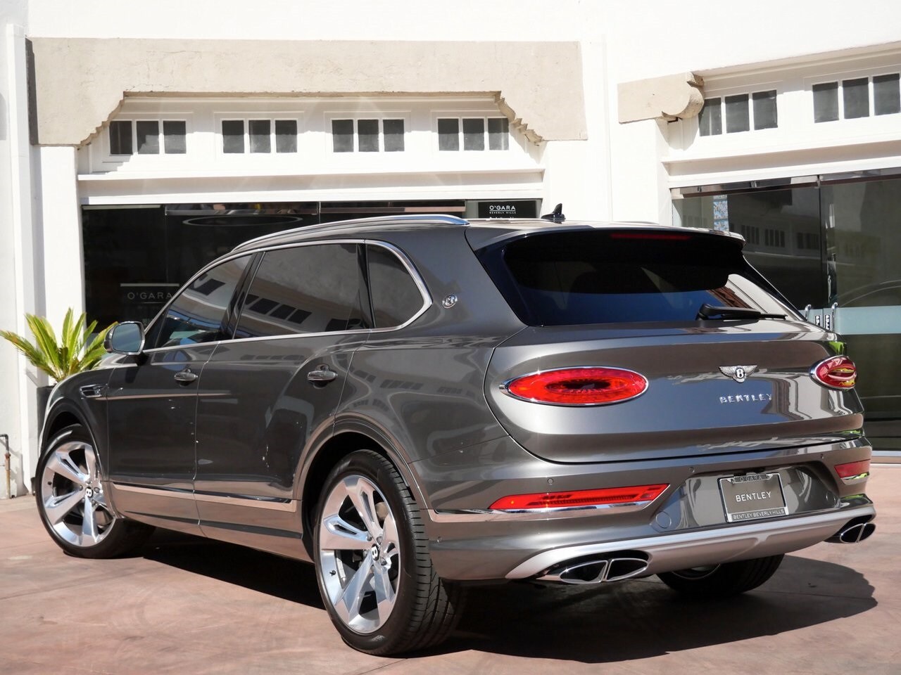 2025 Bentley Bentayga EWB photo 2