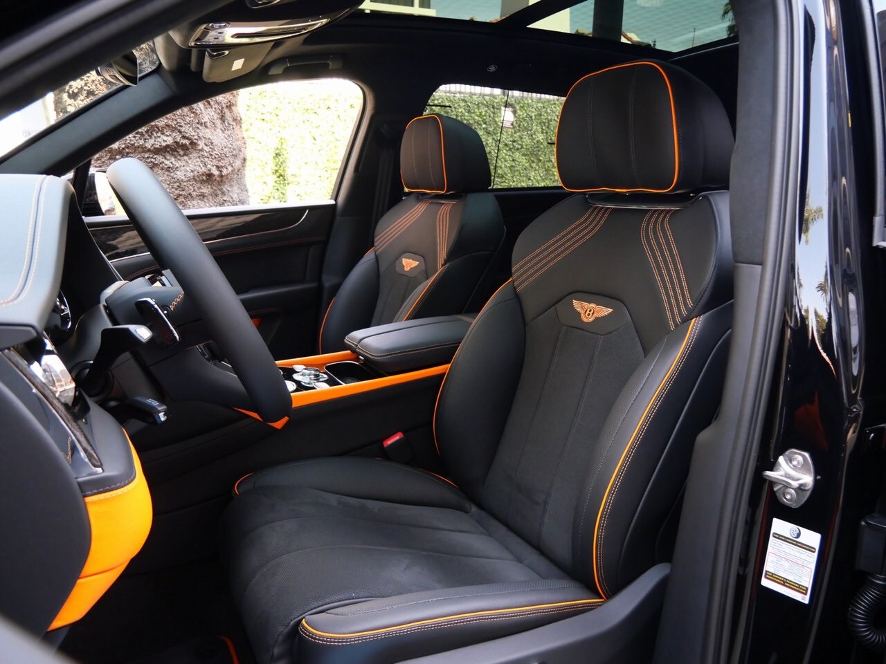 2025 Bentley Bentayga S photo 2
