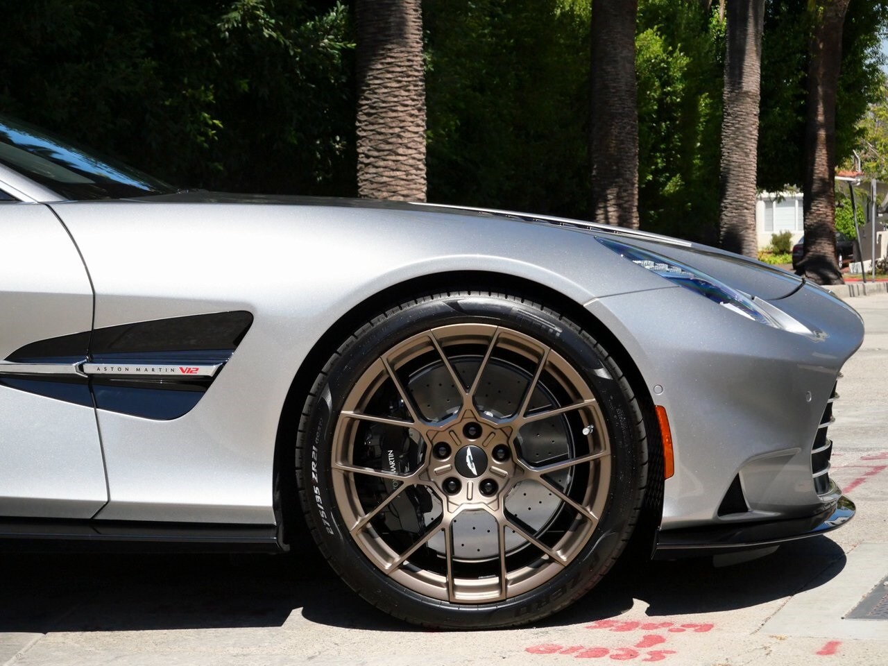 2025 Aston Martin Vanquish AM7 photo 4