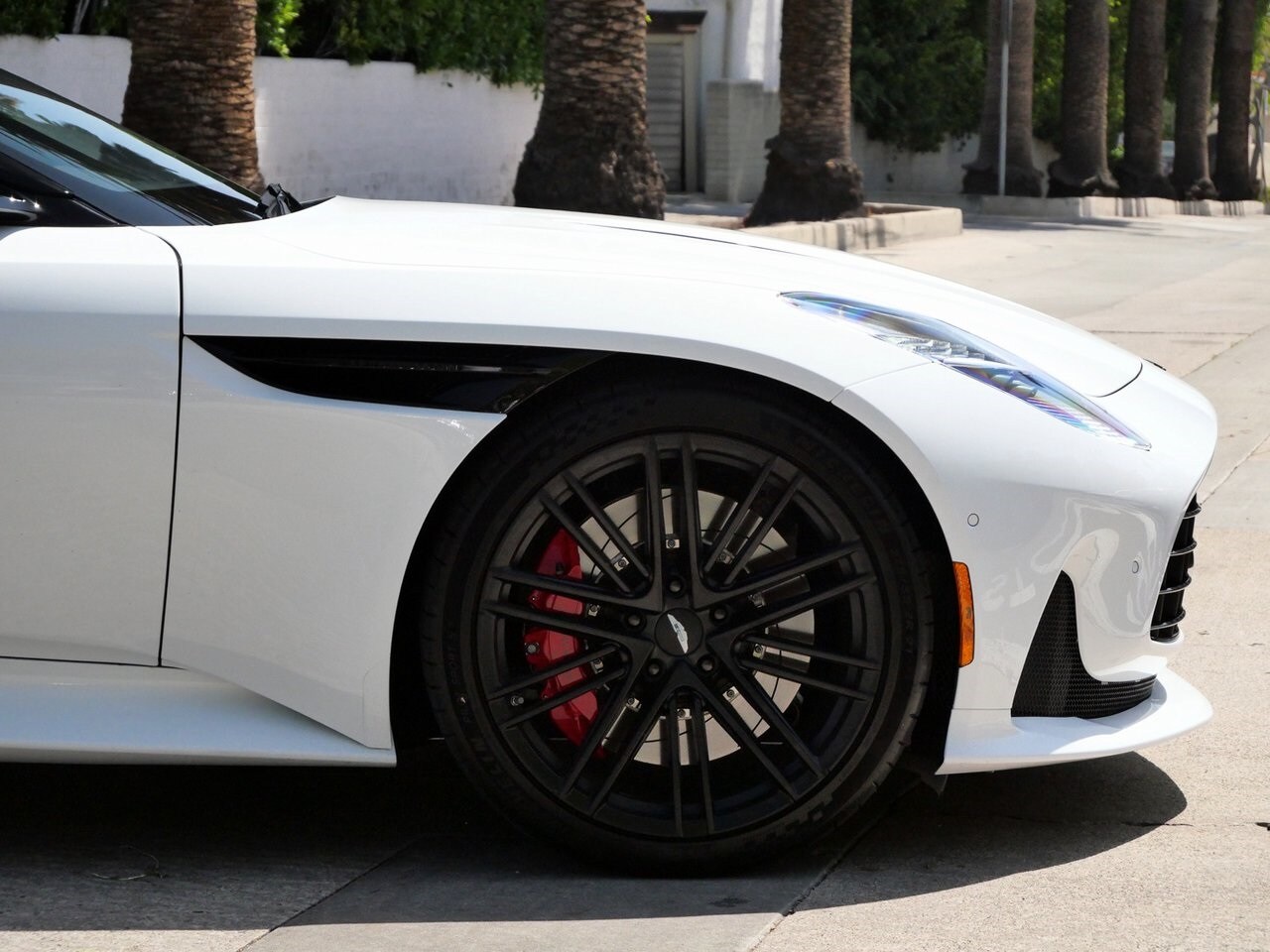 2025 Aston Martin DB12 photo 4