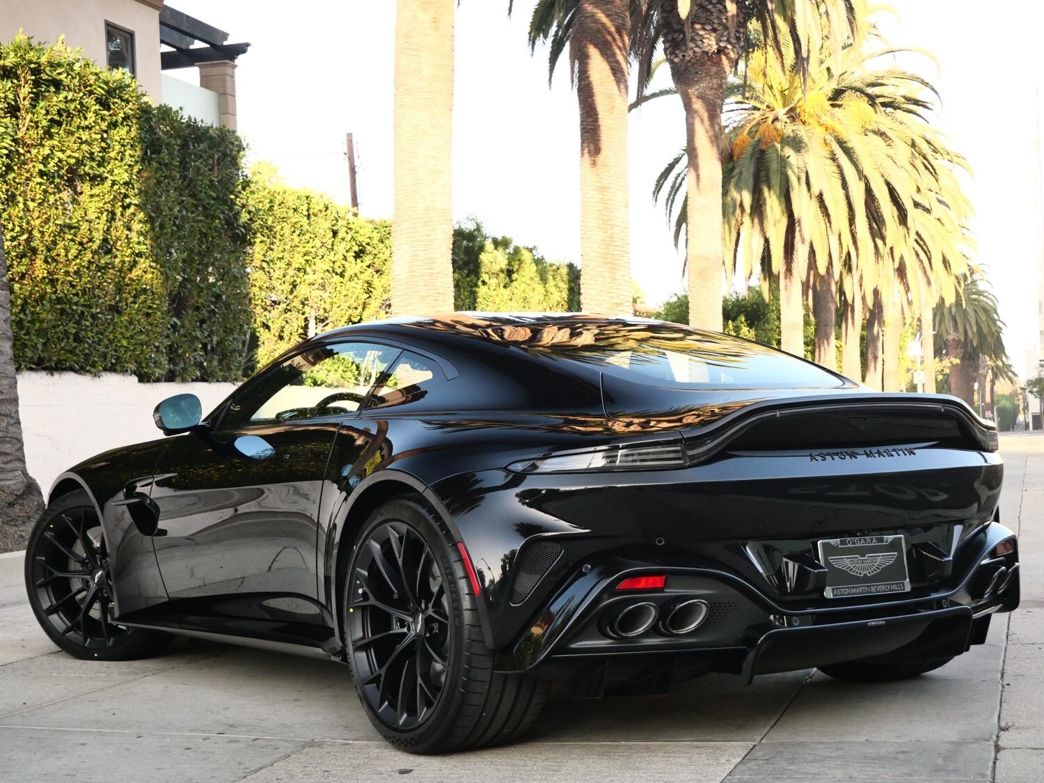 2025 Aston Martin Vantage photo 2