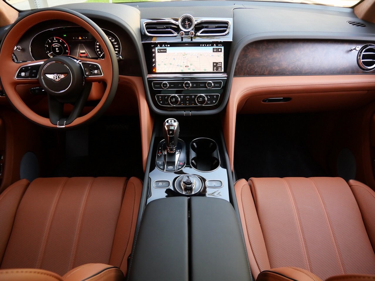 2025 Bentley Bentayga V8 photo 4