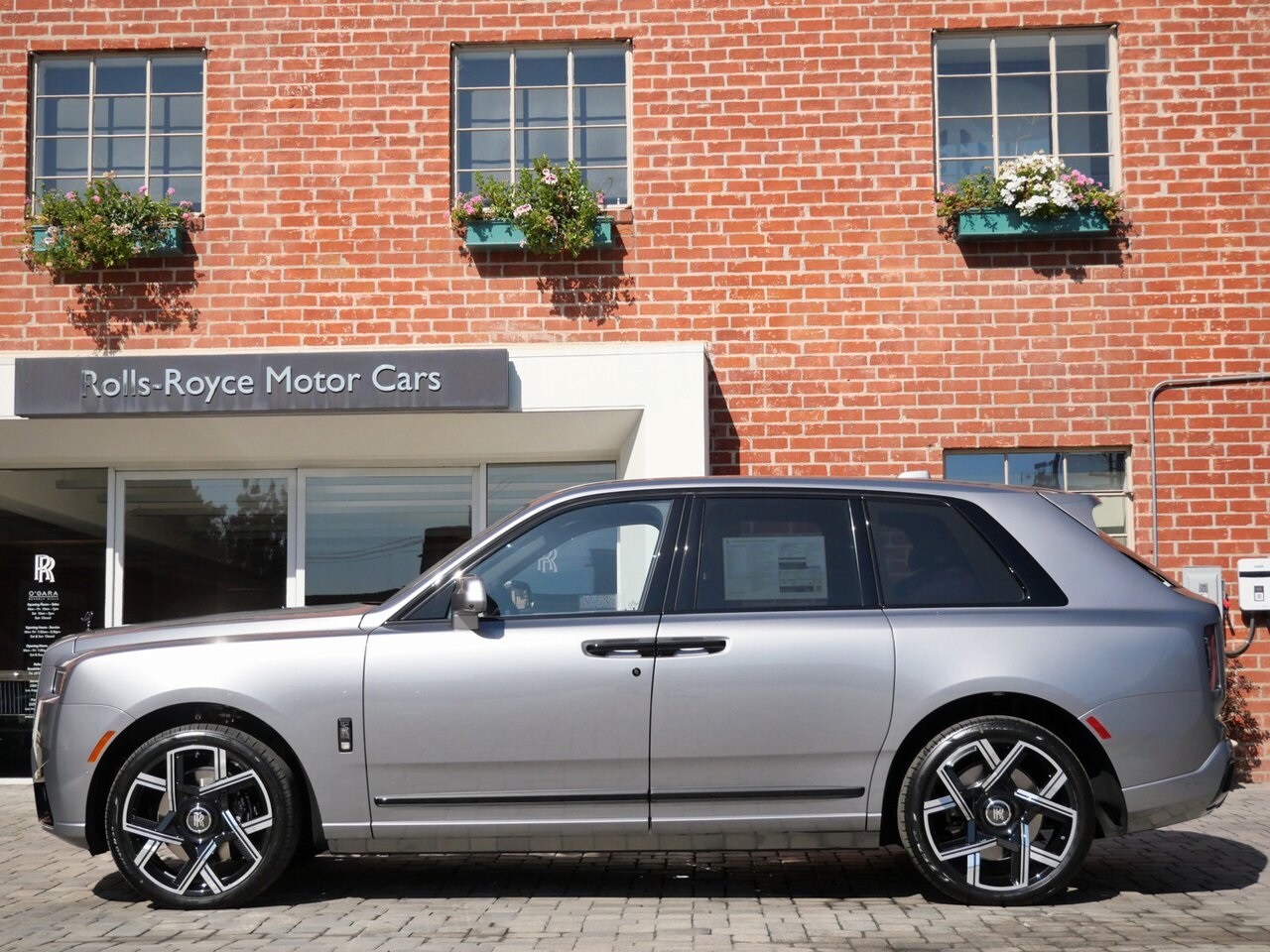 2026 Rolls Royce Cullinan Black Badge photo 3