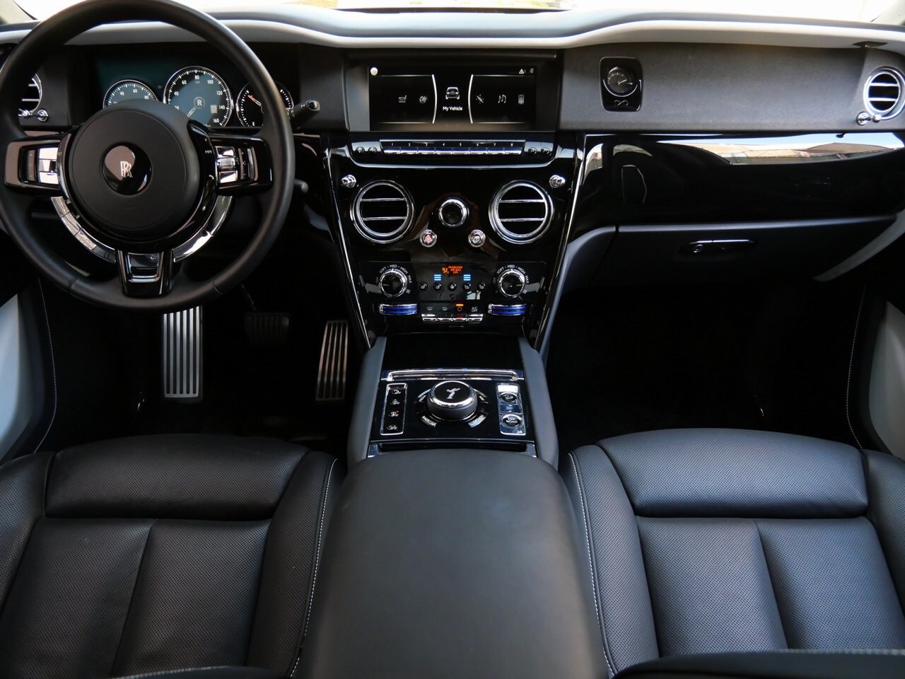 2022 Rolls Royce Cullinan Black Badge photo 2