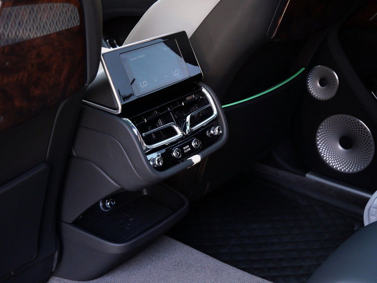2025 Bentley Bentayga Mulliner - Photo 24