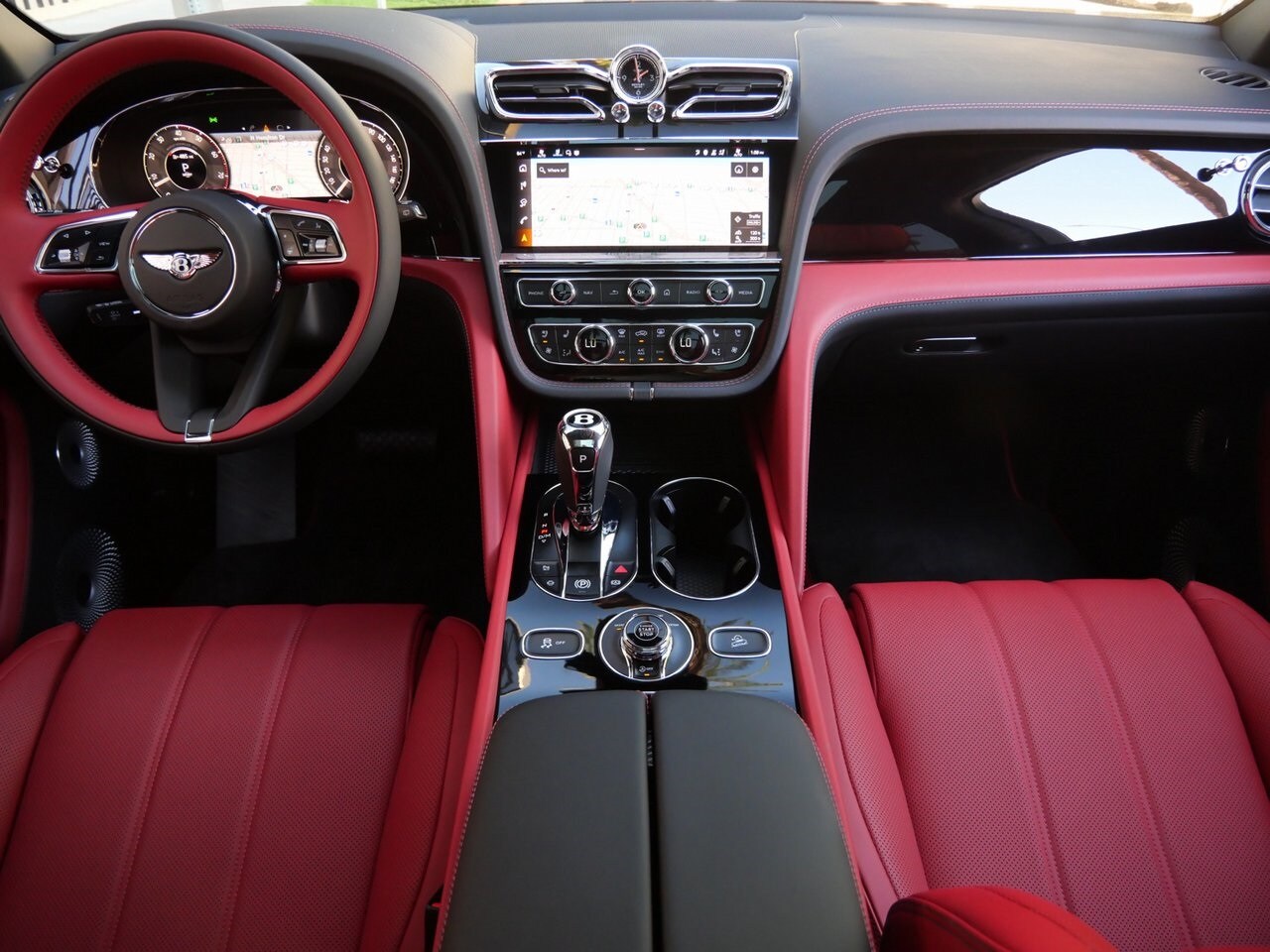 2025 Bentley Bentayga EWB photo 3