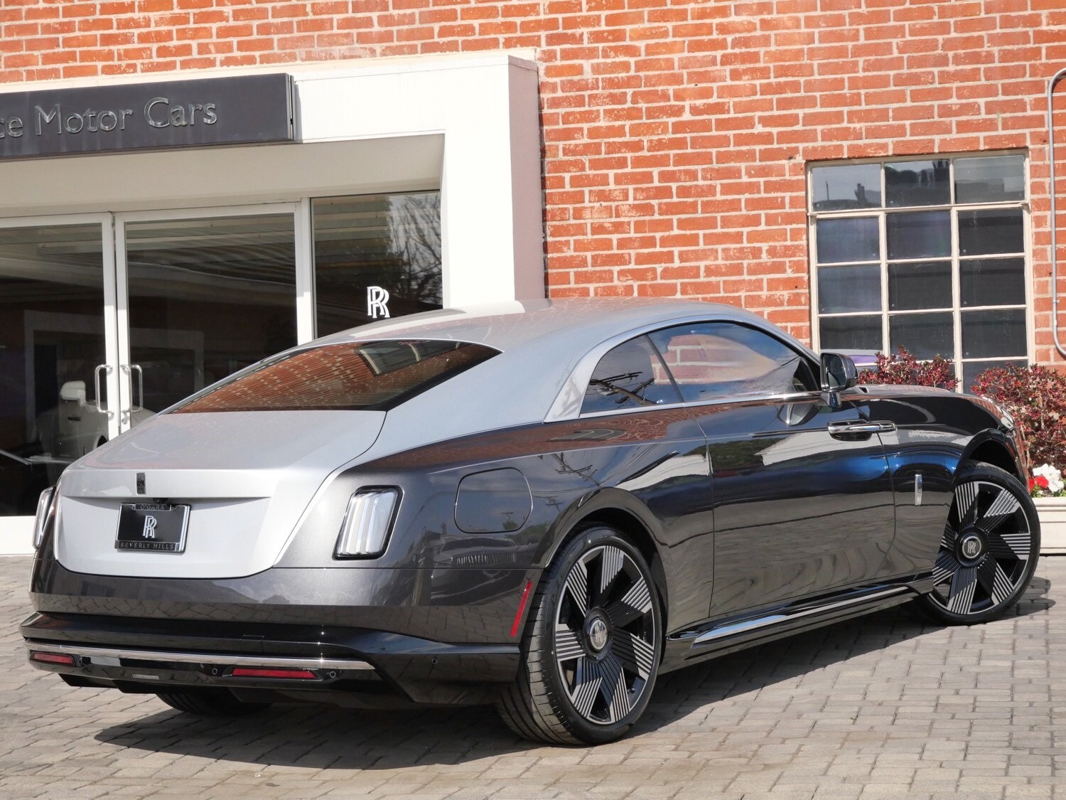 2024 Rolls Royce Spectre photo 2