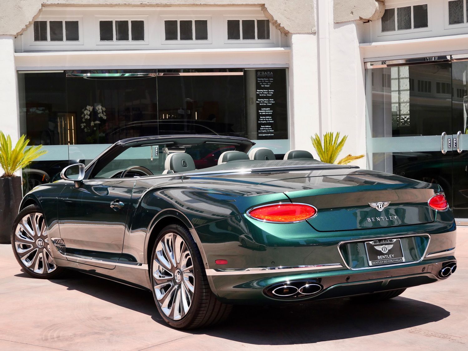 2022 Bentley Continental GTC V8 Mulliner photo 2