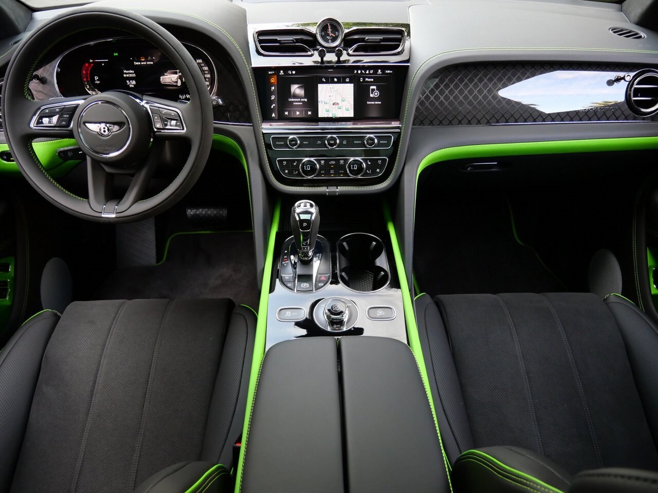 2025 Bentley Bentayga S photo 3